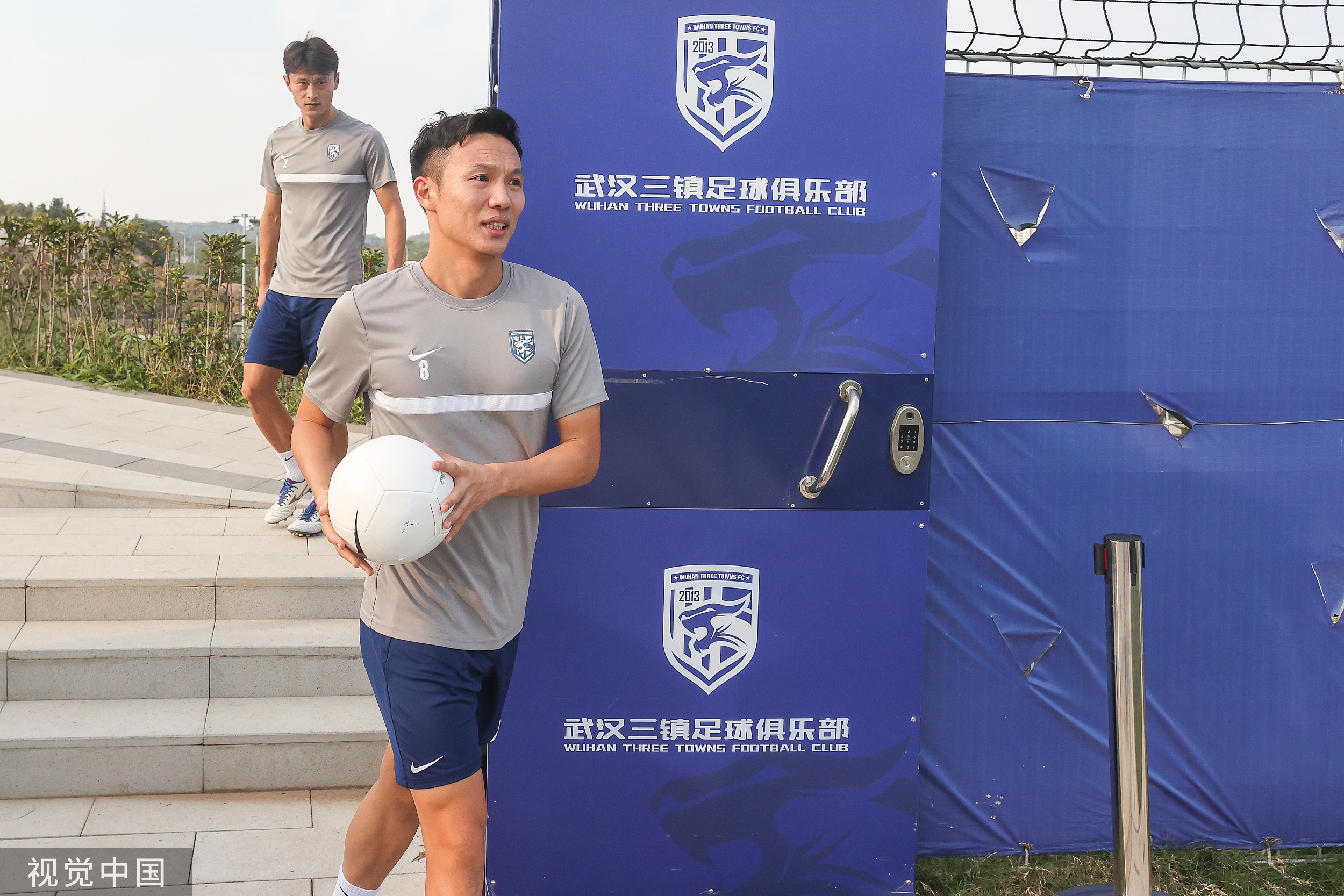 开云官网-包含莎拉波娃在法国队比赛中伤愈复出托特纳姆赛后复出首秀，武汉三镇窗口期回应争议瞬间刷屏的词条